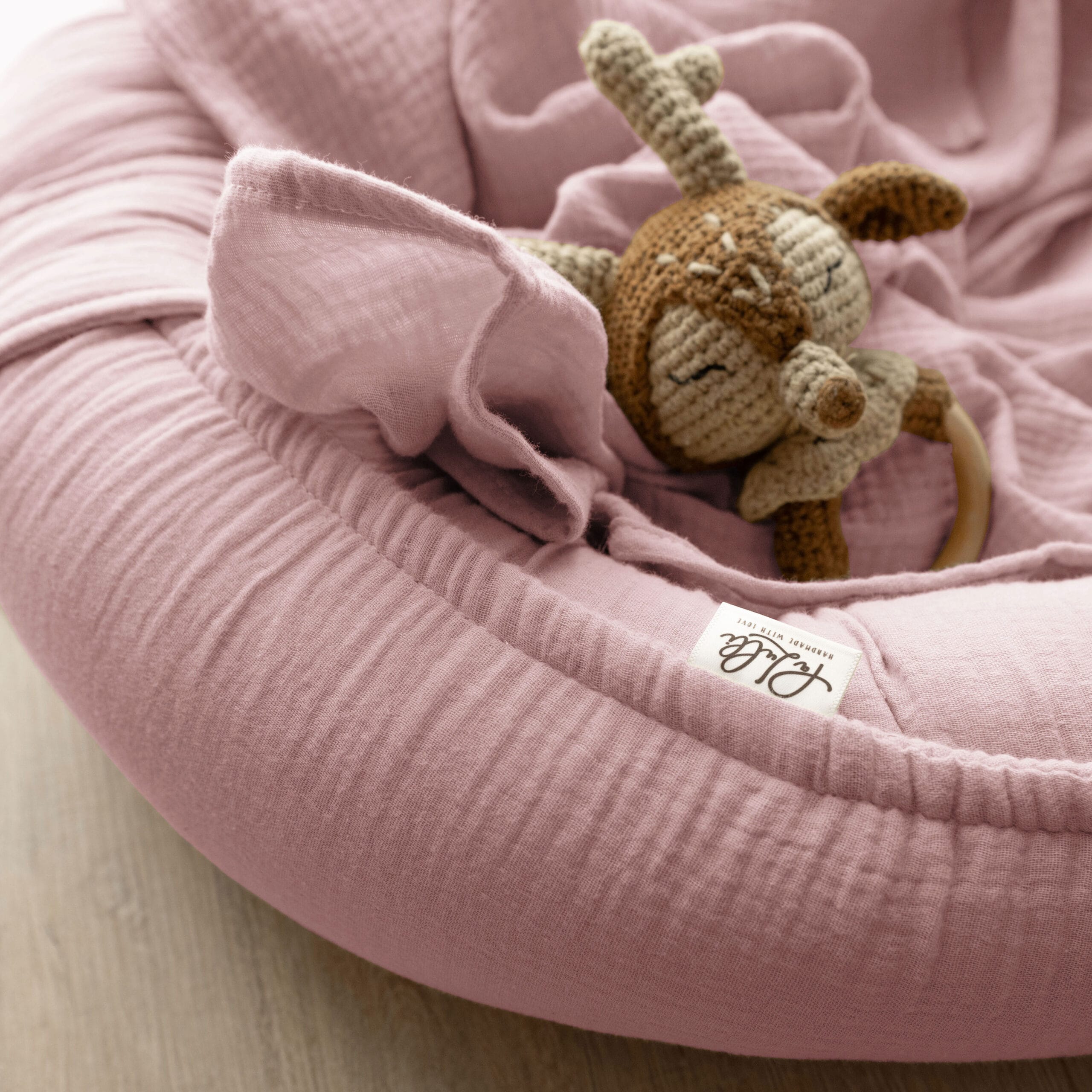 Kokon niemowlęcy z wyjmowanym wkładem PaLulli® PREMIUM z muślinu 100x60 cm z klapką na rzep - Różowy - obrazek 14